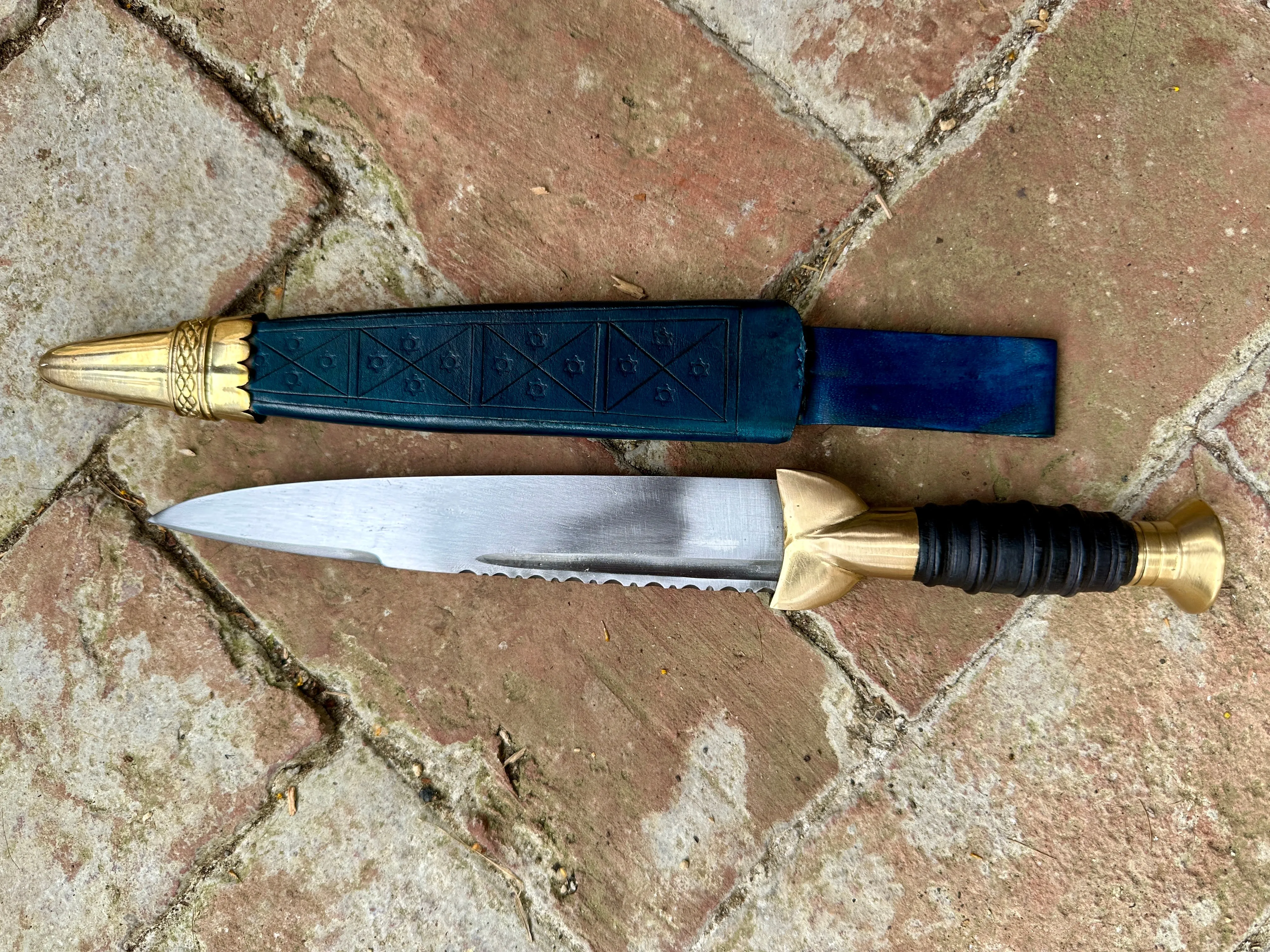 18thC Short Brass and Wood Dirk