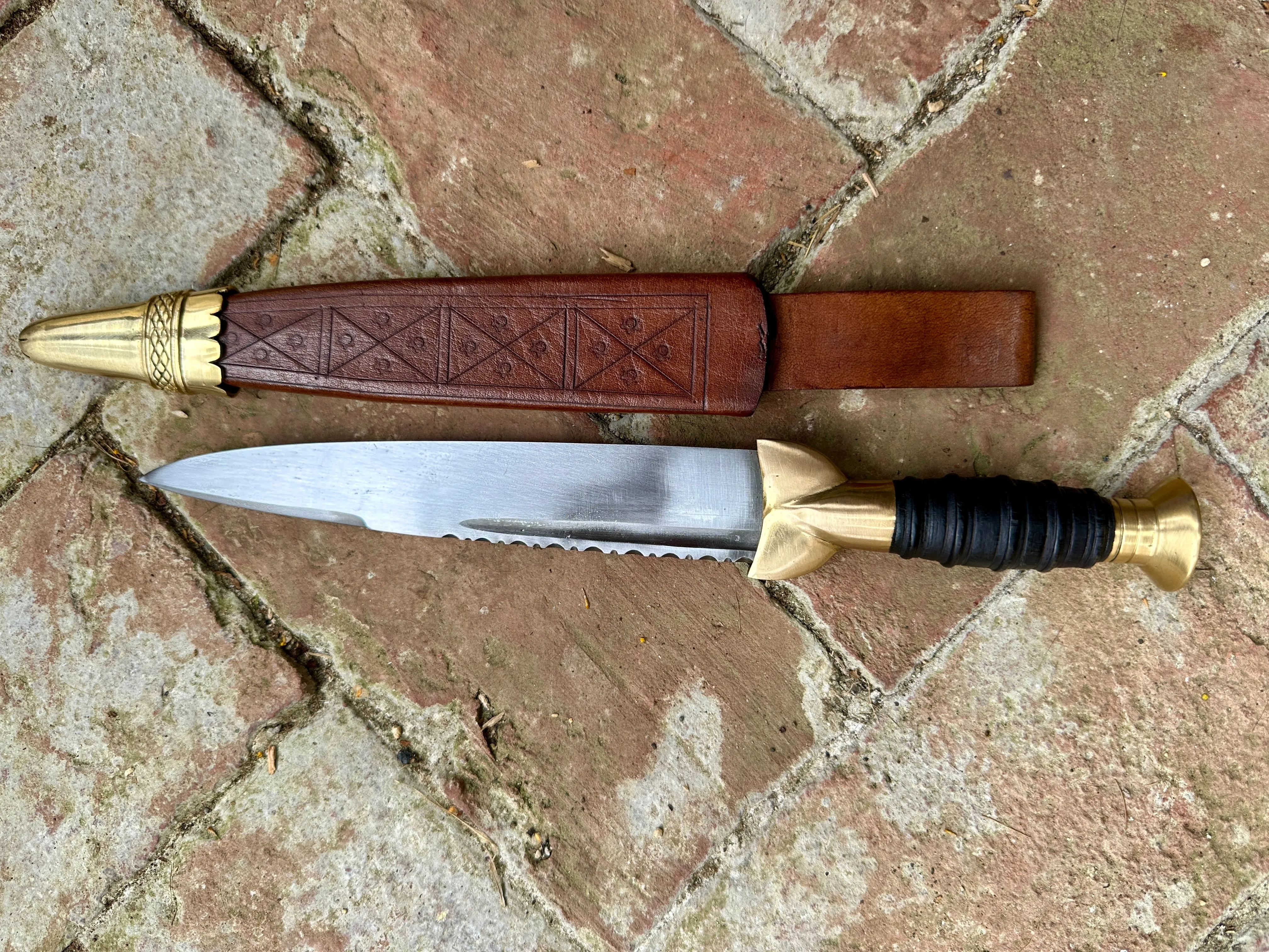 18thC Short Brass and Wood Dirk