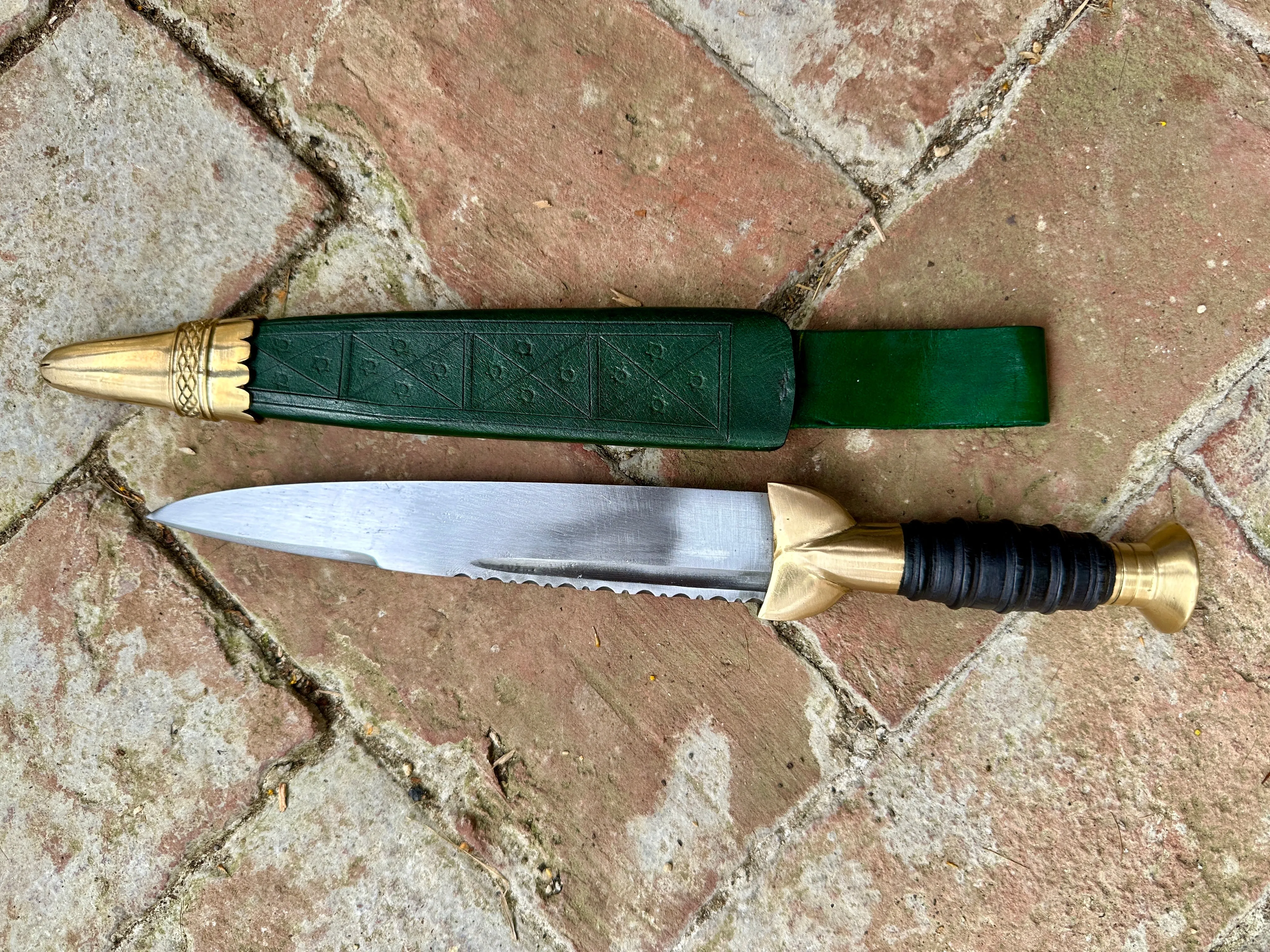 18thC Short Brass and Wood Dirk