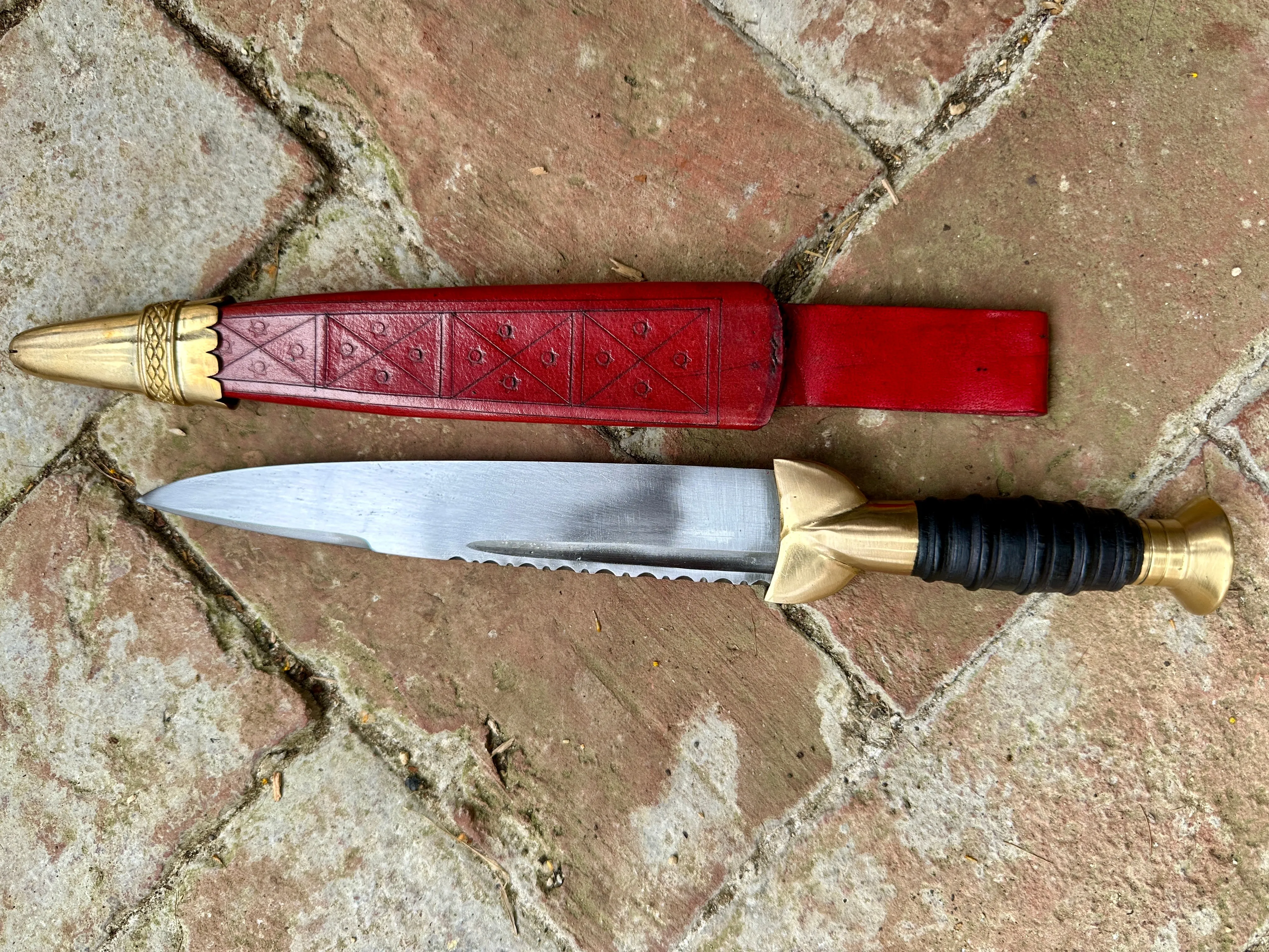 18thC Short Brass and Wood Dirk