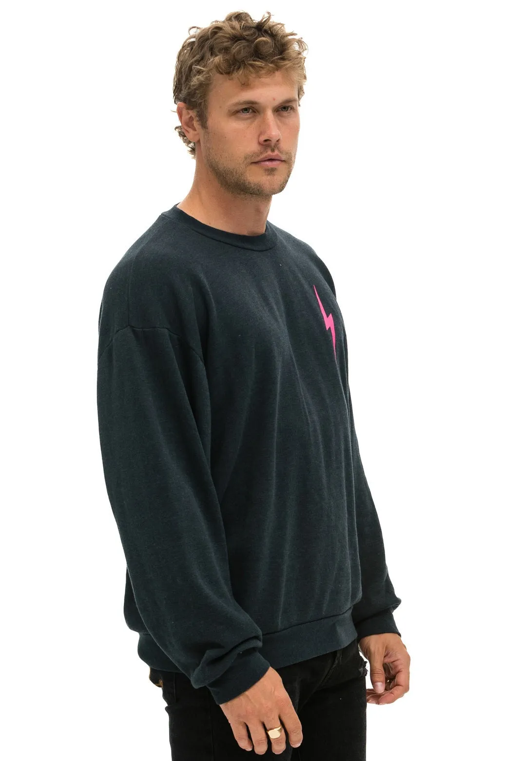 BOLT 2 RELAXED CREW SWEATSHIRT - CHARCOAL // NEON PINK