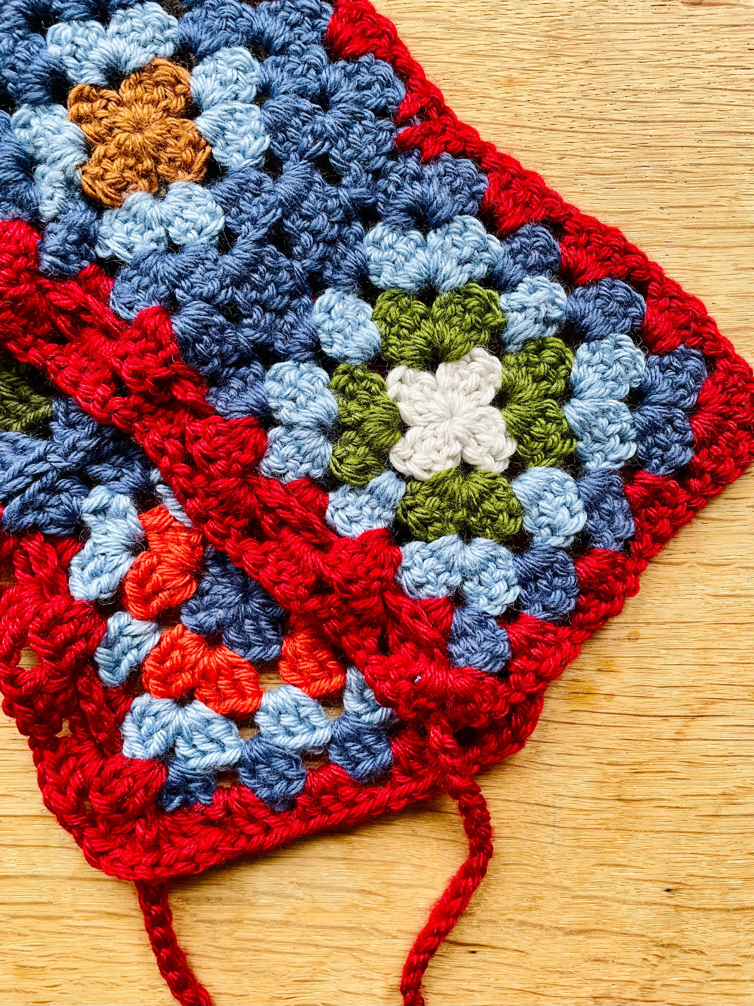 EARLYMADE Hand-knitted Granny Squares Collar — MULTI / HEART RED — UNIQUE — LAST PIECE