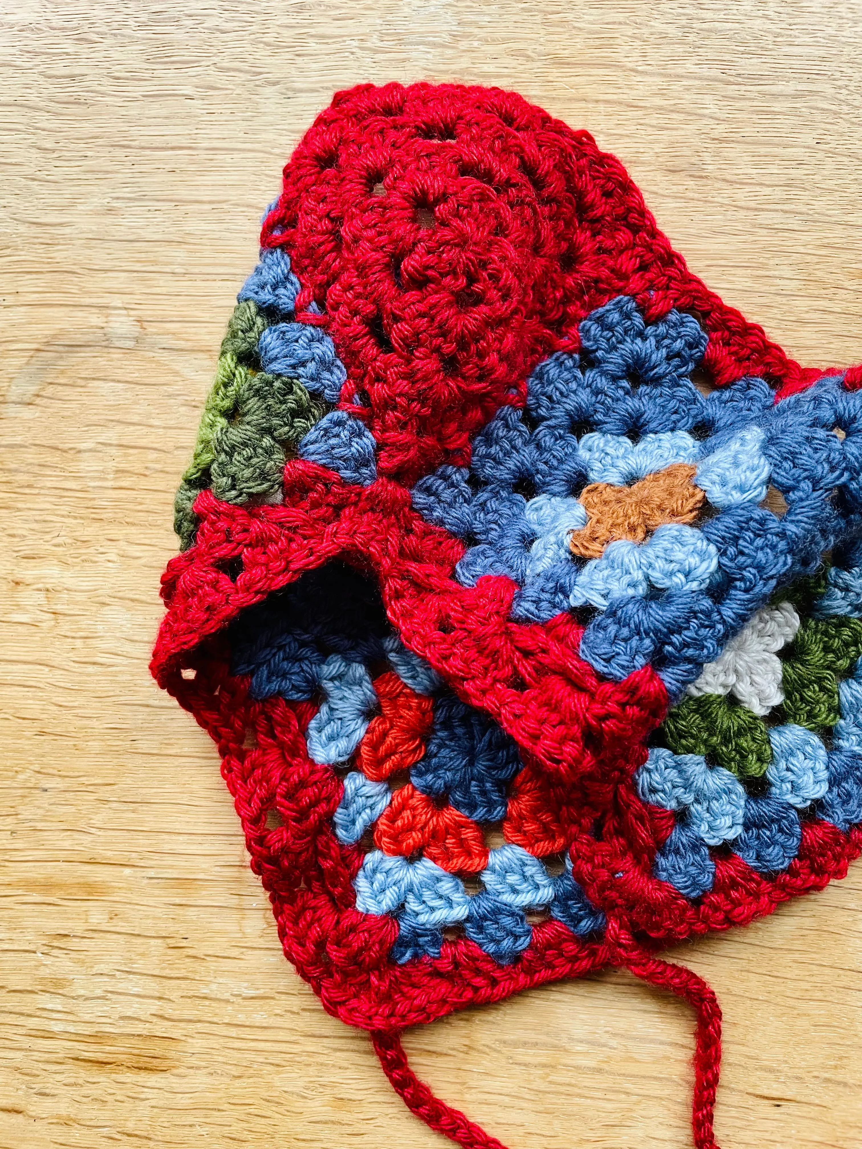 EARLYMADE Hand-knitted Granny Squares Collar — MULTI / HEART RED — UNIQUE — LAST PIECE