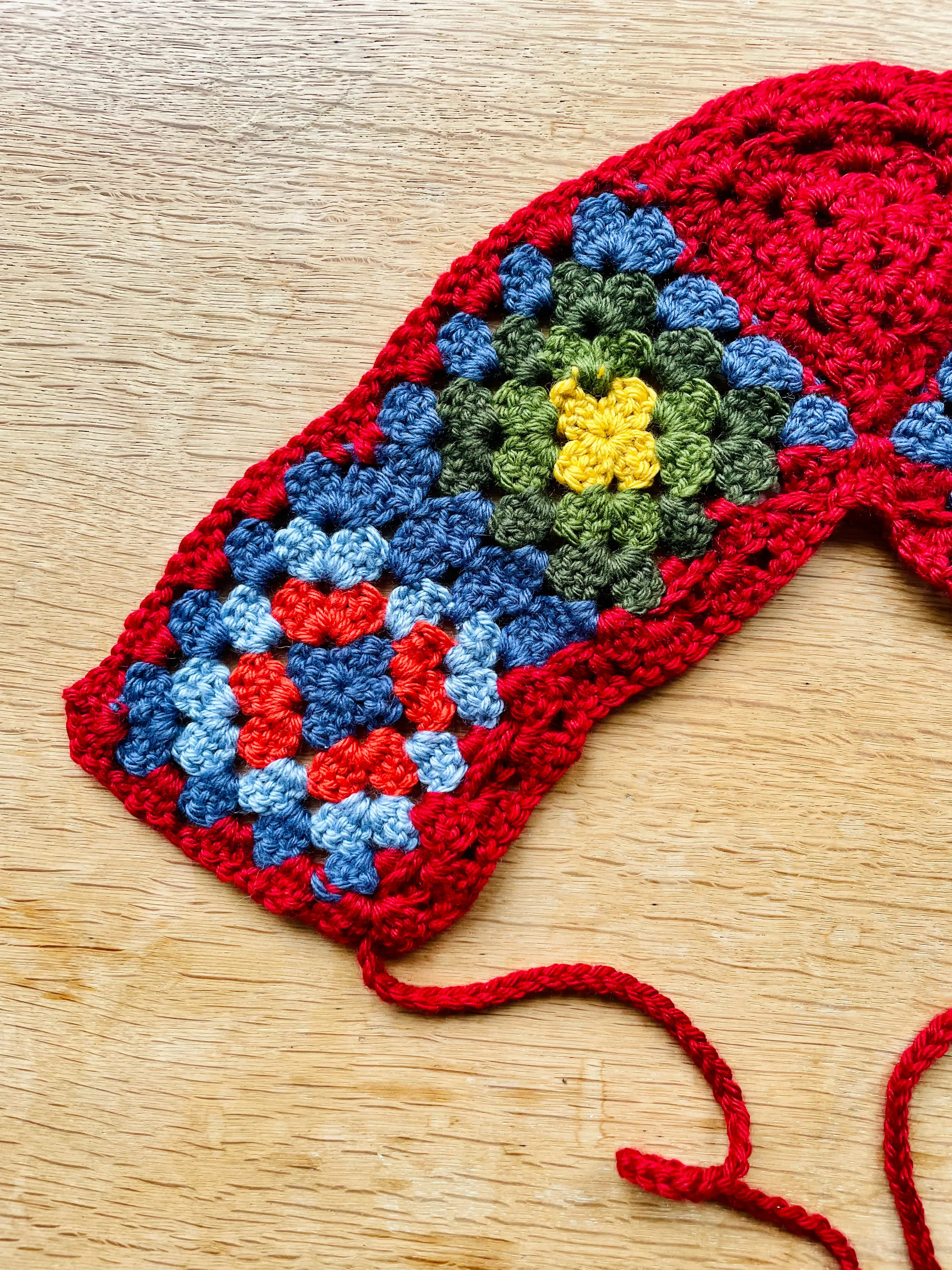 EARLYMADE Hand-knitted Granny Squares Collar — MULTI / HEART RED — UNIQUE — LAST PIECE