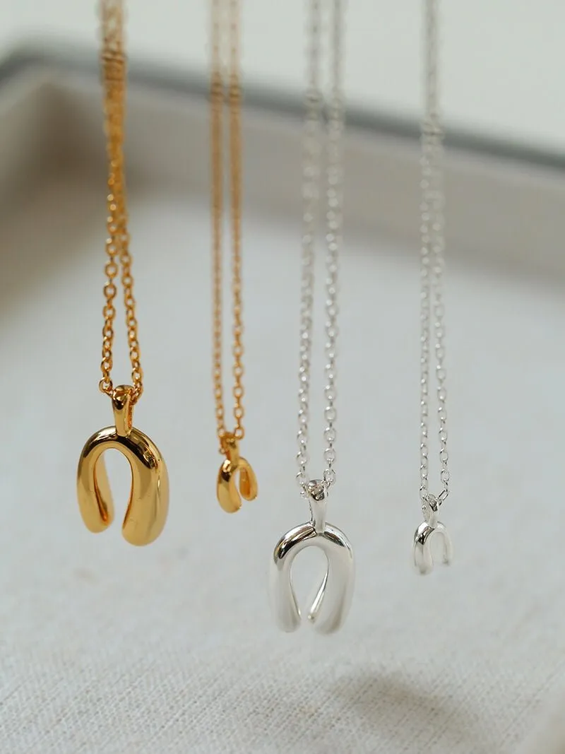 Minimalist Geometric Horseshoe Pendant Chian Necklace